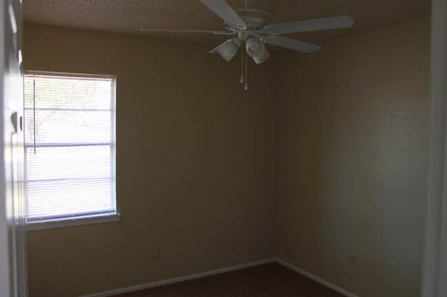 Building Photo - Updated 3/2/1 Great location for TTU/LCU/Medical District - Available AUGUST