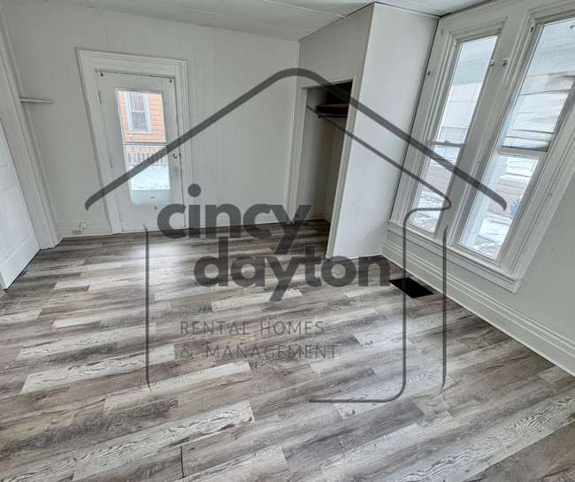 Building Photo - 110 N River St