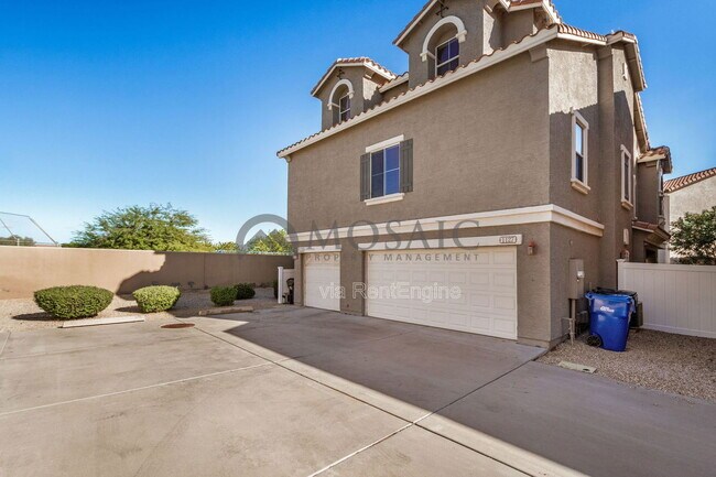 Building Photo - 9233 E Neville Ave