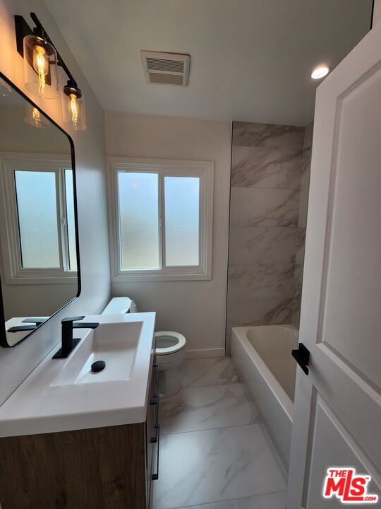 Building Photo - 6121 Sylvia Ave