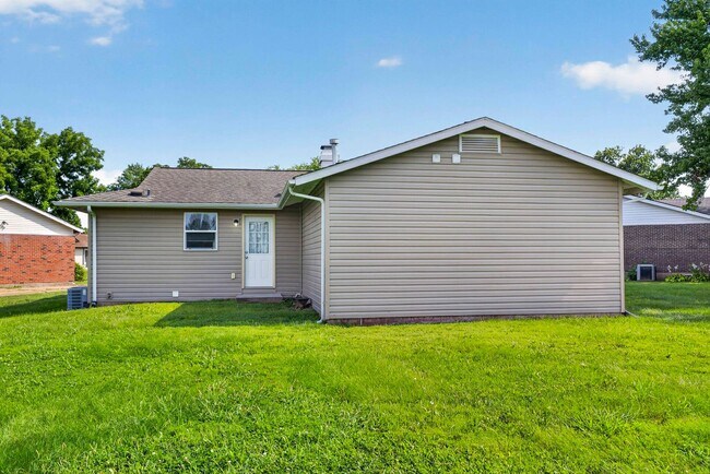 Building Photo - 3689 Whispering Woods Dr
