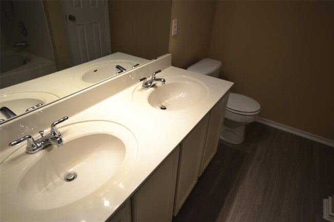 Building Photo - 2106 Hawksbury Way