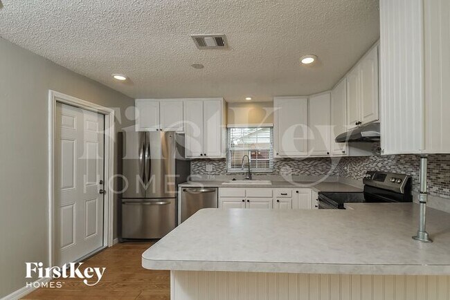 Building Photo - 6229 Florida Cir N