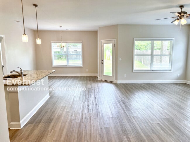 Building Photo - 102 River Pointe Dr