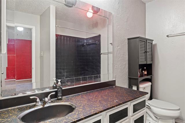 Building Photo - 10204 Oak Terrace Cir