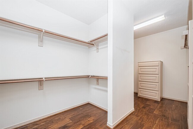 Building Photo - 1522 Olive Park