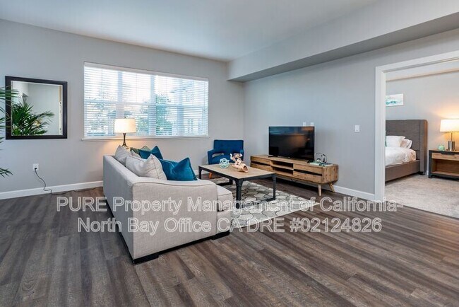 Building Photo - 785 Baywood Dr