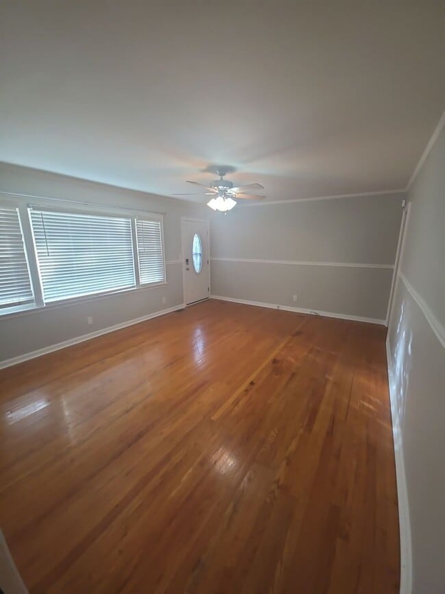 Building Photo - 3-Bedroom Home with Fireplace and Covered Patio in Sparta