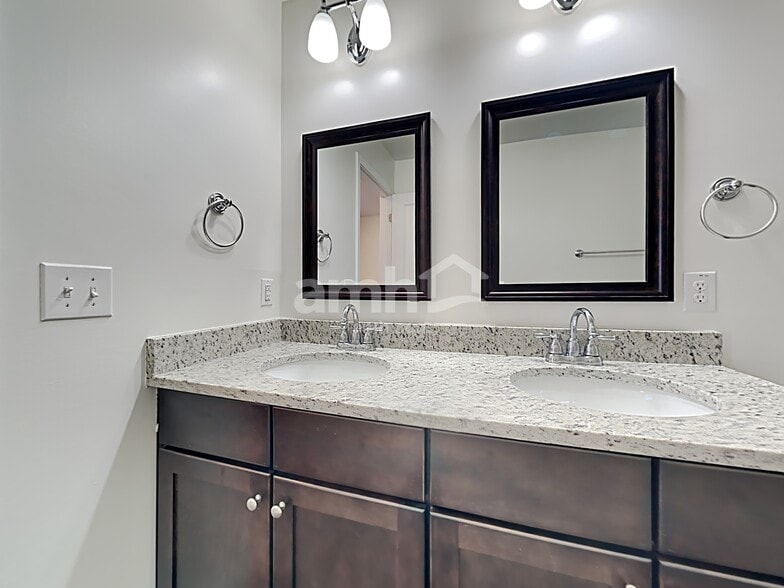 Building Photo - 509 Wayton Cir