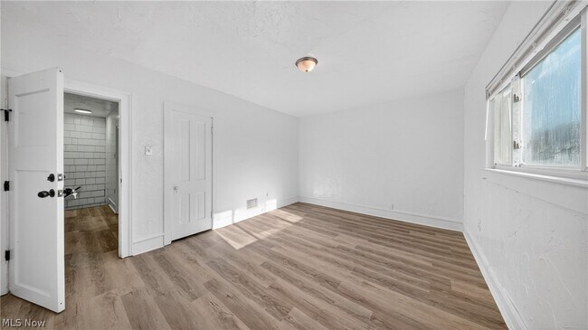 Building Photo - 511 Brown St