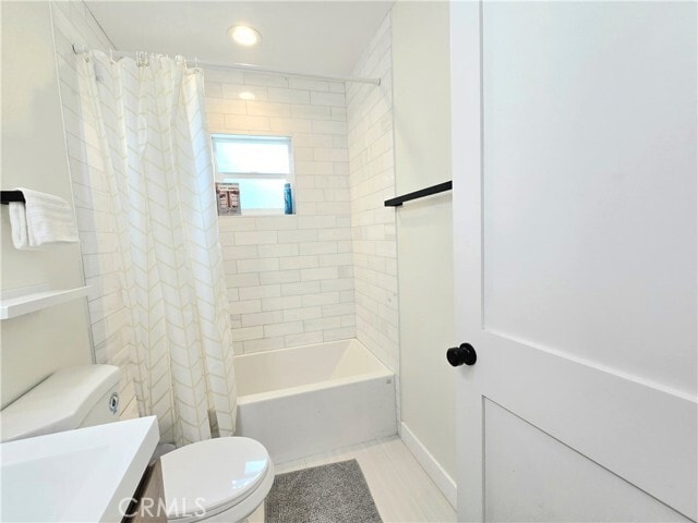 Building Photo - 1225 W 41st St