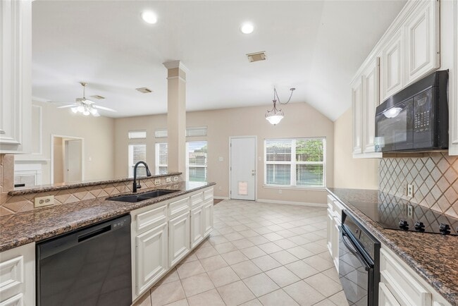 Building Photo - 11619 Cedarvale Ln