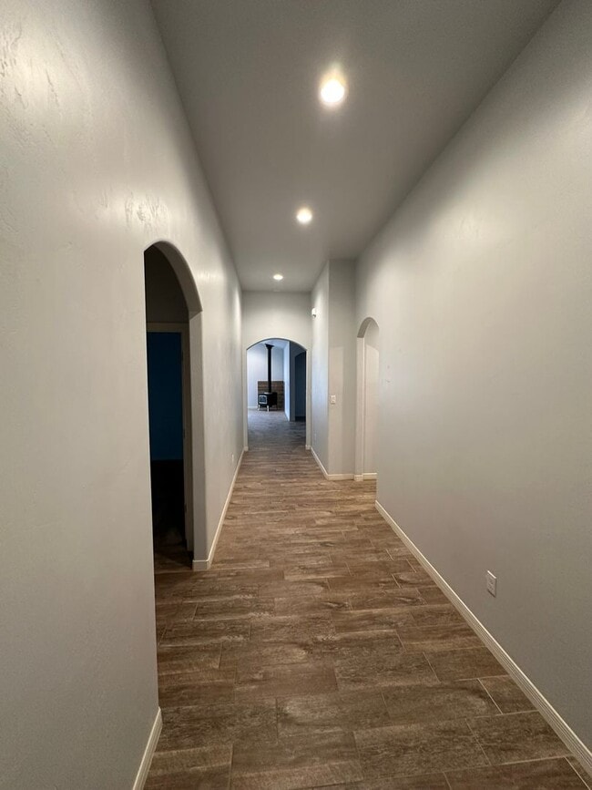 Building Photo - 4 Bed 3 Bath Home