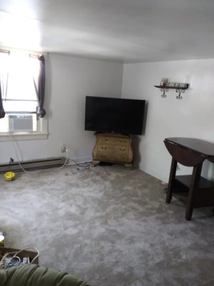 Lv rm - 39 Spring St