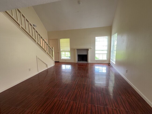 Building Photo - 1527 Lazy Spring Dr