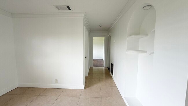 Building Photo - 310 Dickson Dr