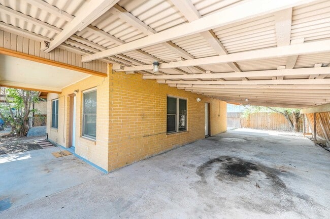 Building Photo - 2301 Ligarde St