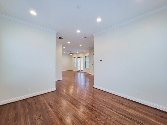 Building Photo - 5520 Kiam St