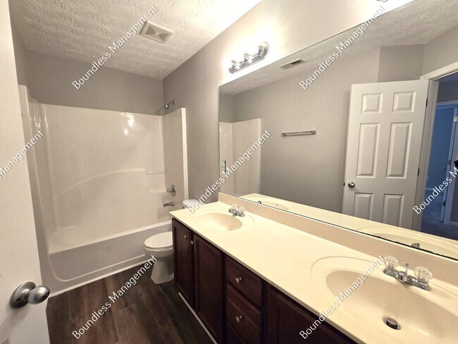 Building Photo - 150 Silver Arrow Cir