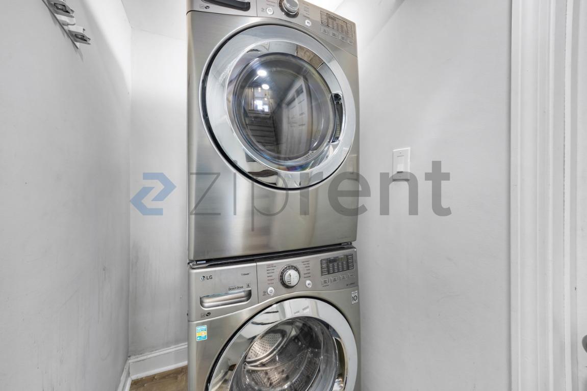 Building Photo - Unit A