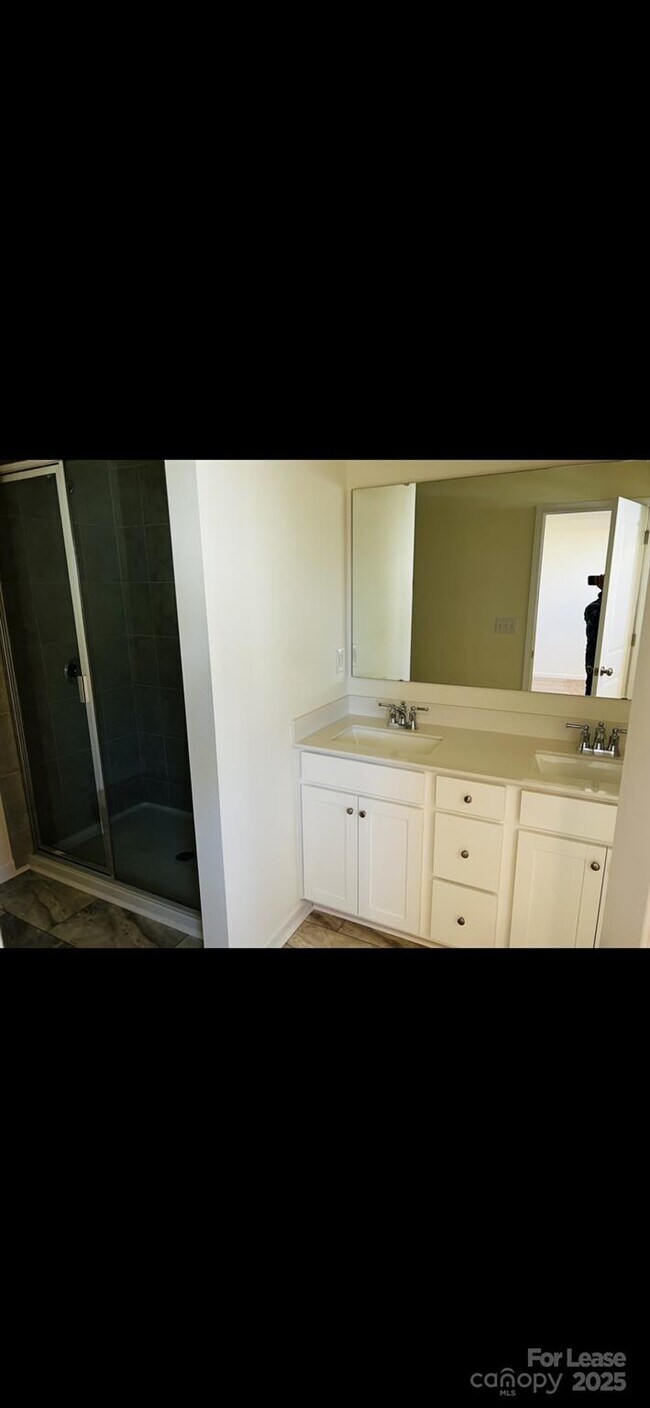 Building Photo - 2788 Yeager Dr NW