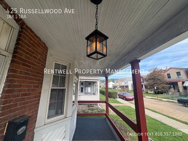 Building Photo - 425 Russellwood Ave