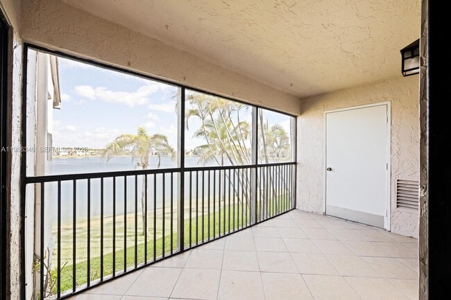 Building Photo - 889 Hamilton Dr