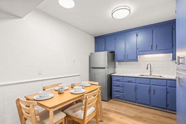 Building Photo - Summercrest Apartments