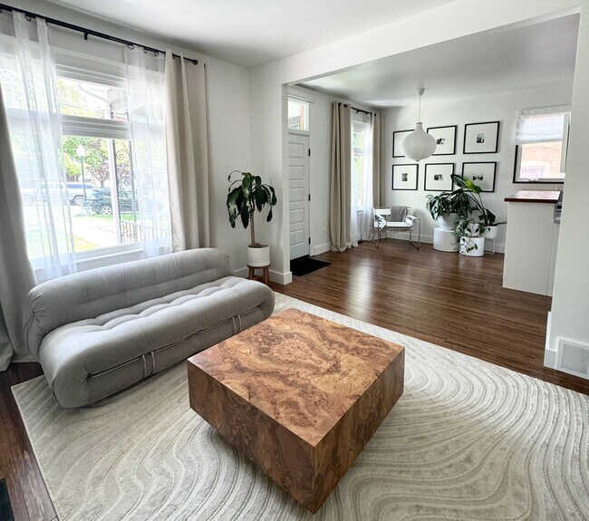 Building Photo - Gorgeous Avenues Remodel!