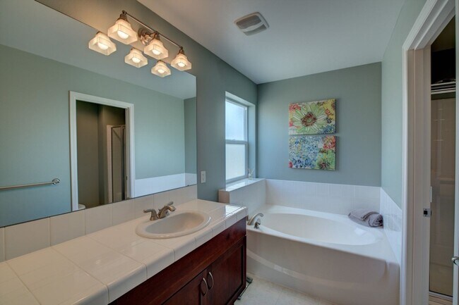 Building Photo - 4Bd/2.5Ba Issaquah House