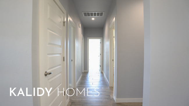 Building Photo - 305 Kirks Holw