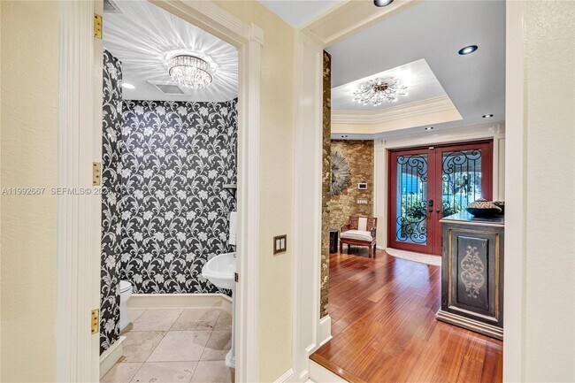 Building Photo - 625 Poinciana Dr