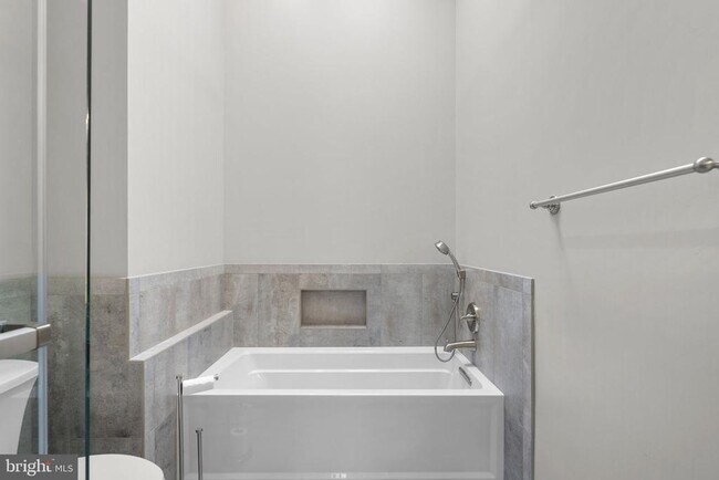 Building Photo - 10 Loganwood Ct