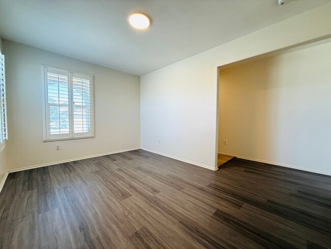 Building Photo - 44608 Avenida Linda