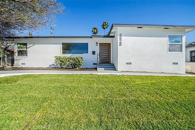 Building Photo - 5928 S La Brea Ave