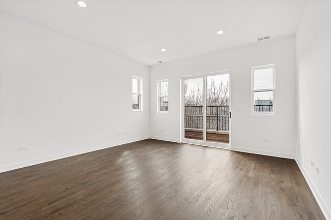 Building Photo - 1952 W Ohio St