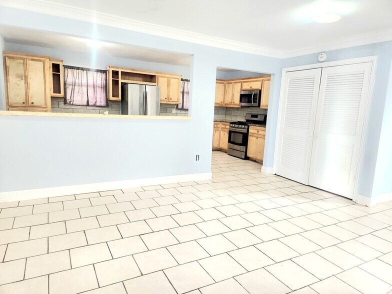 Building Photo - 5503 Bertellis Ln