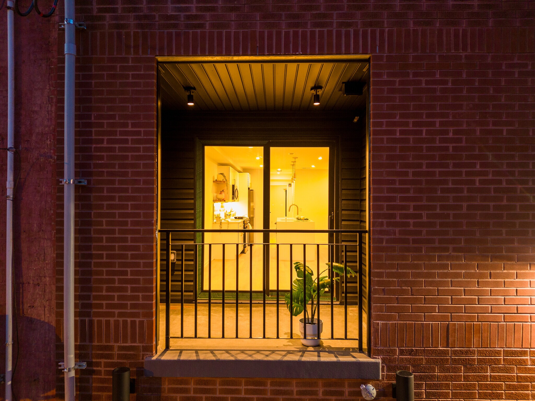 Building Photo - 1627 Fontain St