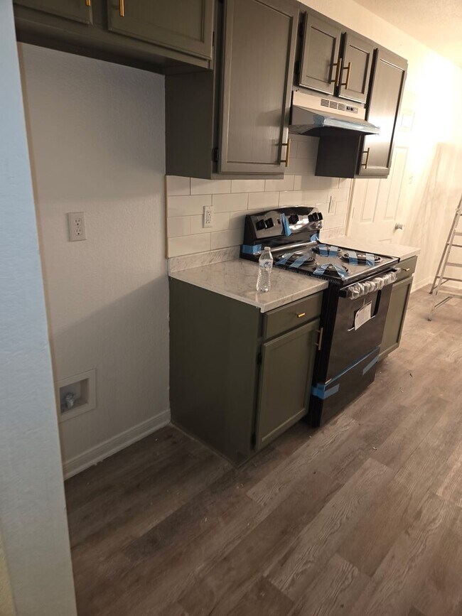 Building Photo - Beautifully Remodeled 4 Bedroom + Office H...