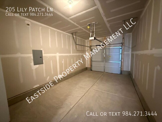 Building Photo - 205 Lily Patch Ln