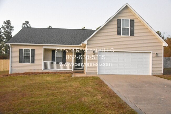 Building Photo - Charming 3-Bedroom Home