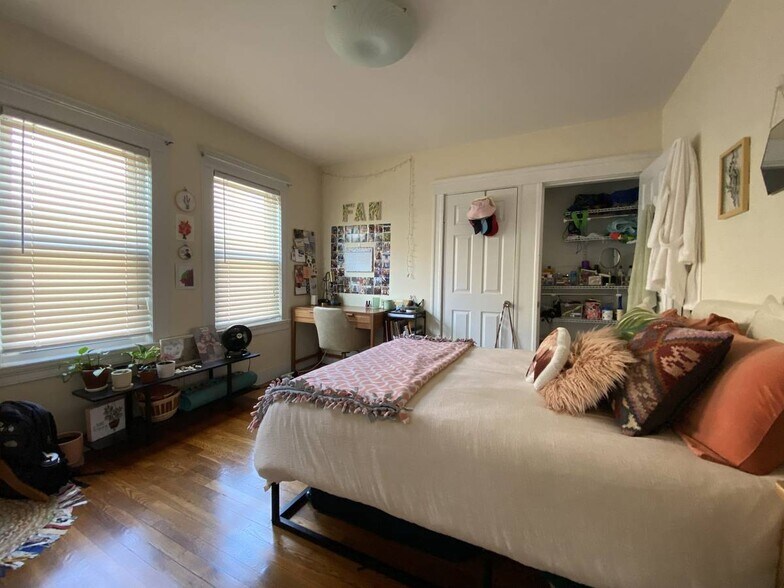 Building Photo - 2 Vassar St