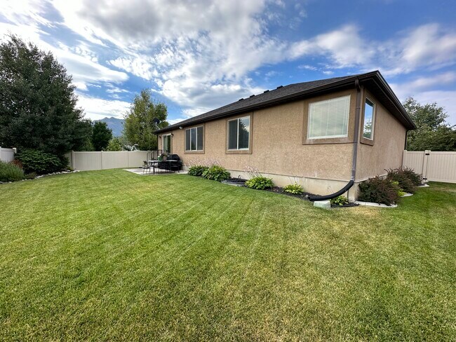 Building Photo - 1354 Ridgeway Rd