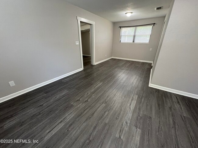 Building Photo - 7040 Arques Rd