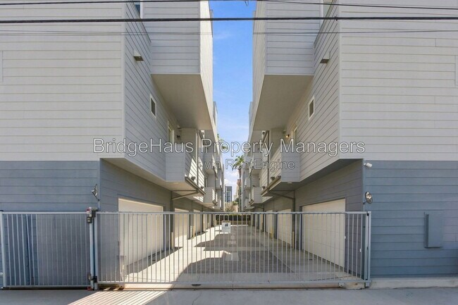 Building Photo - 3740 Third Avenue