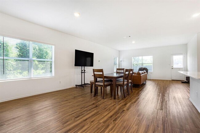 Building Photo - 1509 Brueggerhoff Rd