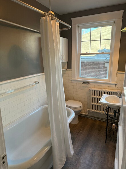 Building Photo - 322 S West End Ave