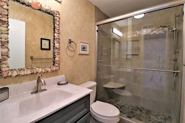 Building Photo - *Off Season Rental* Oceanfront *Queen's Gr...