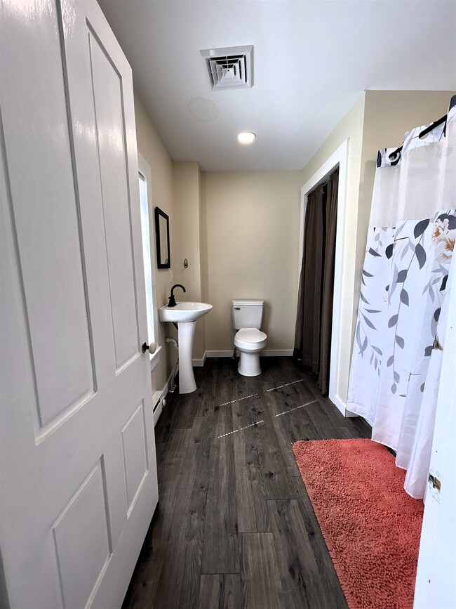 Building Photo - 565 White Mountain Hwy