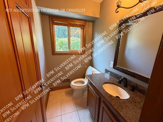 Building Photo - 869 Timberline Dr